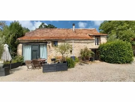 mas en pierre avec gites et zone loisirs