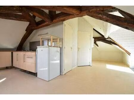 location appartement 2 pièces à beaufort-en-vallee (49250) : à louer 2 pièces / 25m² beauf