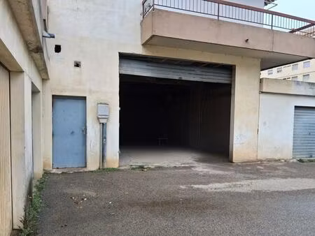 entrepôt - 160m ²