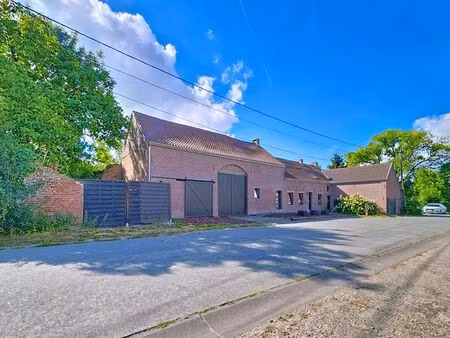 charmante fermette coup de coeur sur 38a28  avec dépendances