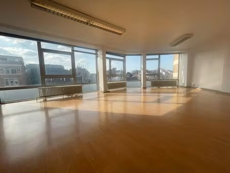 bureaux a vendre tour&taxi