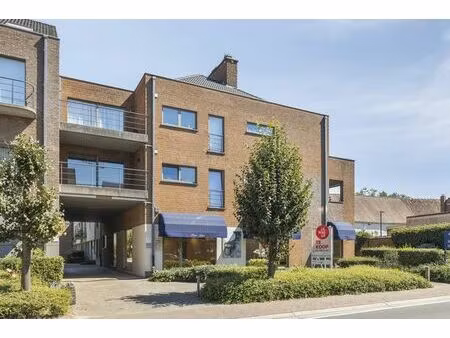 spacieuse propriété commerciale/bureau à proximité du centre