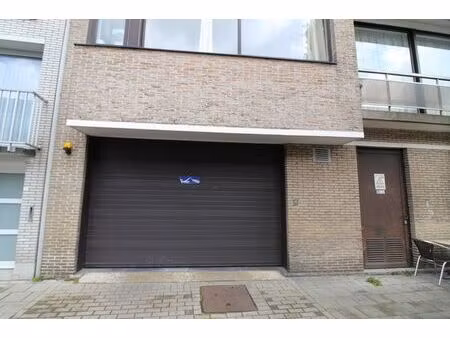 autostaanplaats in centrum sint-kruis