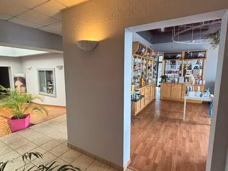 vente bureaux et commerces aux herbiers (85500) : à vendre / 271m² les herbiers