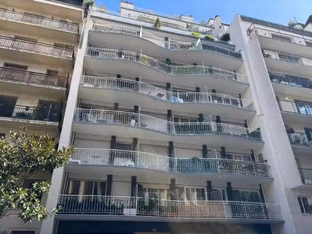 xvième - passy - studio avec balcon au 6ème étage