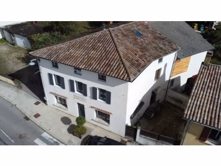 maison 6 pièces - 220 m²