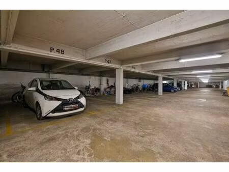 overdekte parkeerplaats te koop in berchem