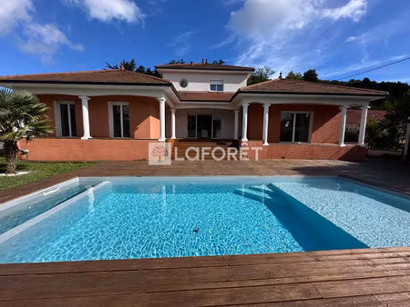 maison t7 près de st clair de la tour à vendre