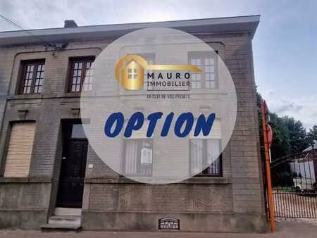 grande maison avec grange et garage.