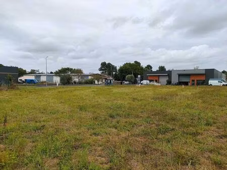 terrain a batir pour batiment commercial / services