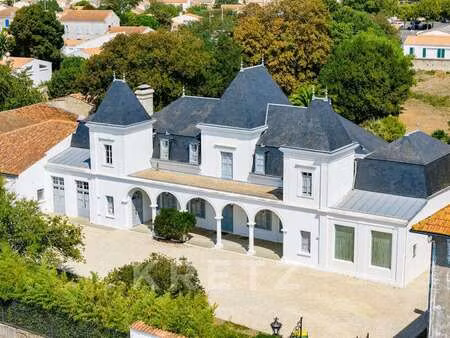 vente demeure d'exception à cheray (17190) : à vendre / 1800m² cheray