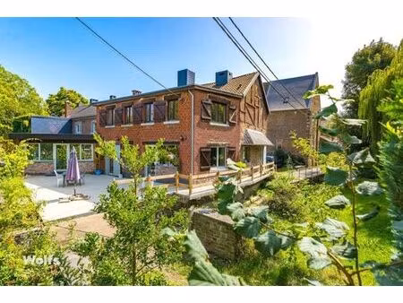 agréable maison avec studio et terrain à bâtir !