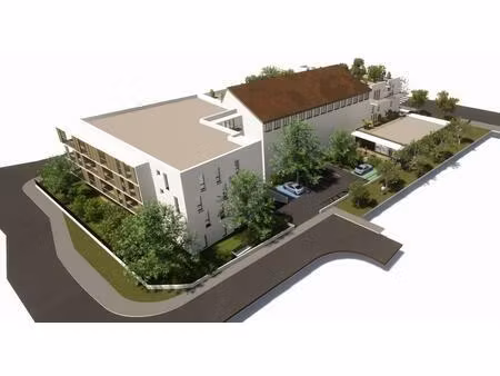 pau à 10 min à pied du palais des sports proche des commodités