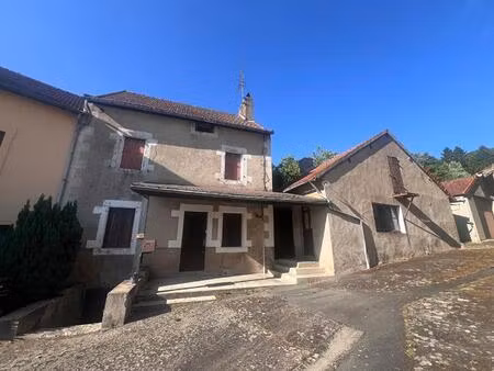 charmante maison de village à vendre à charbonnat - une opportunité à ne pas manquer !