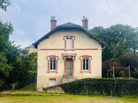 maison spacieuse à vendre à toulon-sur-arroux - 155 000
