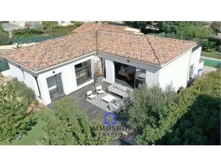 villa de luxe à vendre à la la destrousse