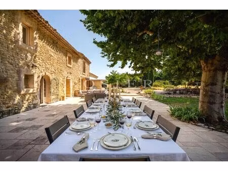 authentique mas du xvii ème siècle en pierre  360 m² sur terrain clos avec piscine