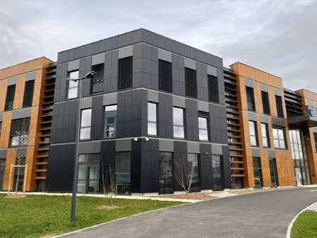 location local professionnel 461m² olivet 45160