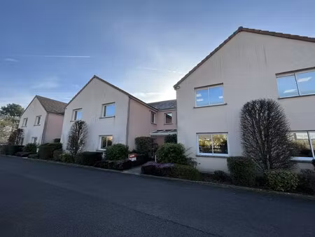 location local professionnel 94m² olivet 45160