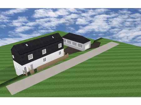 maison avec dépendances et 10 000 m2 de terrain agricole.