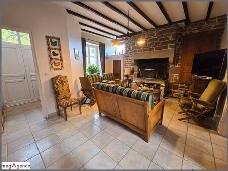 maison de maître de 130 m²  7 pièces sur 9720 m² de terrain