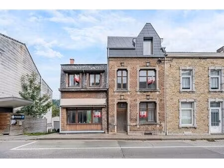 immeuble polyvalent avec studio et commerce