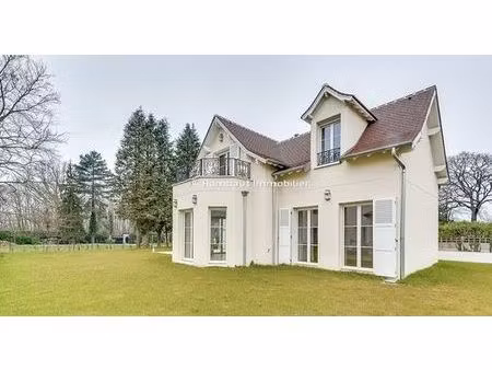 maison de 5 chambres de luxe en location à la celle-saint-cloud  île-de-france