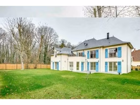 maison de luxe 5 chambres en location à la celle-saint-cloud  île-de-france
