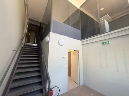 location locaux professionnels 161 m² à istres (13800)  2 200 €