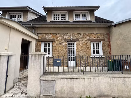 location maison 6 pièces 100 m² à montfort-l'amaury (78490)  1 390 €