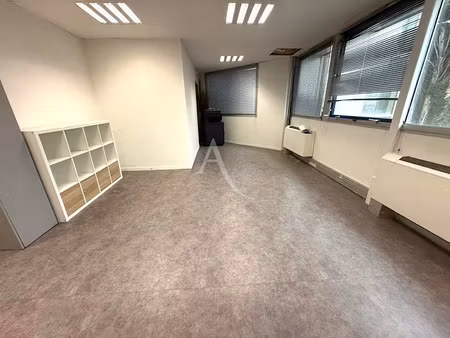 location locaux professionnels 36 m² à labège (31670)  887 €