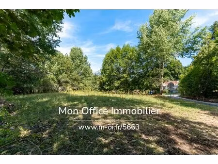 référence : 5663-mte - terrain constructible - 850 m2- calme