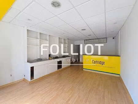 location bureaux et commerces à fougères (35300) : à louer / 43m² fougères