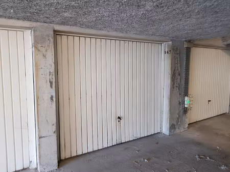 garage ferme dans une residence sescurisee sur le remblai