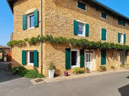 maison en pierre de 200 m² au calme