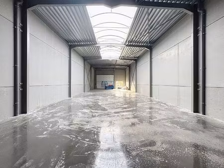 nb magazijn (307 m²) inclusief 2 private parkeerplaatsen op industriezone te zedelgem