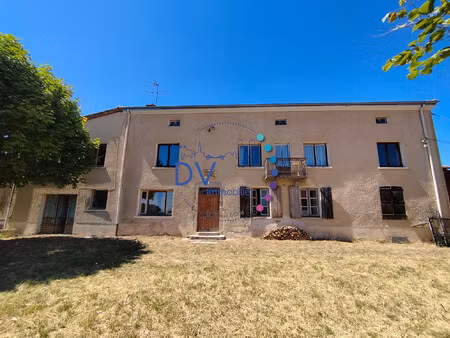 ancienne bâtisse avec 5 logements et dépendances sur 11 500 m?