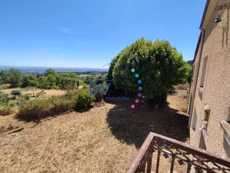 domaine de 5 logements et dépendances sur 11 500 m² de terrain