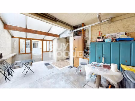 mardeuil ( 51530 ) : ensemble immobilier à rénover avec maison  cave  jardin  garages et d