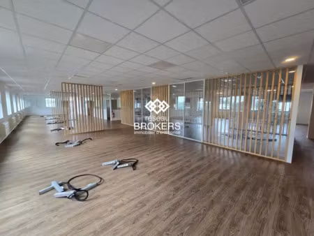 a louer bureaux 660 m² (jusqu'à 2.651 m² disponibles)