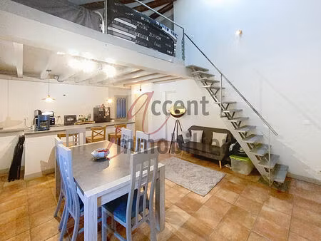 a vendre au coeur du centre historique de cavaillon appartement t3 au dernier étage avez a