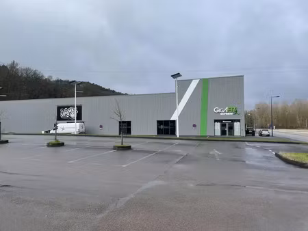 local commercial 615m² terrasson-lavilledieu