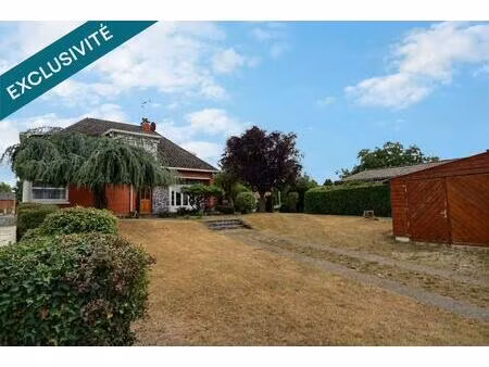 charmant pavillon des années 60 à conforter  habitable de plain pied  en village de campag