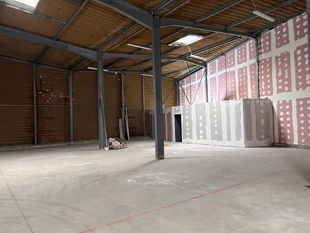 location local commercial