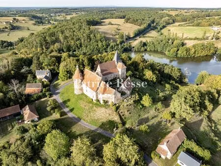 en pays bourbonnais  tel un hameau paisible  un château imh du 15e s.  ses maisons...