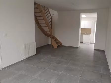 location maison 4 pièces 76 m² à hem (59510)  990 €