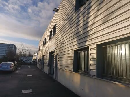 bureaux 132m² au 1er étage en zone franche  à côté de l'hôpital