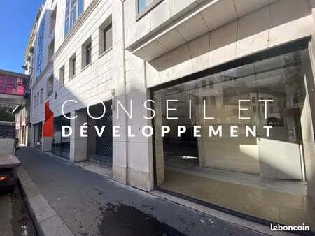 boutique 660 m² paris