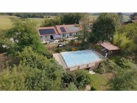maison de charme de 292m2 avec piscine  garage et parc arboré