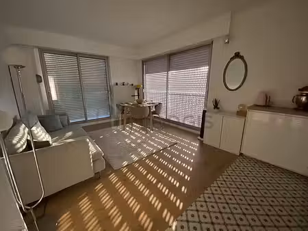 studio meublé avec terrasse